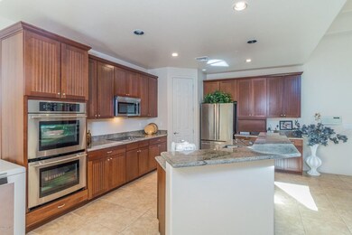 6) KITCHEN