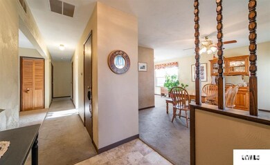 830 N Hamilton St, Lincoln, IL 62656 - photo 2