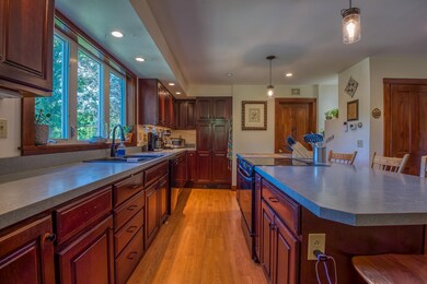 125 Cross St, Bethlehem, NH 03574 - photo 3