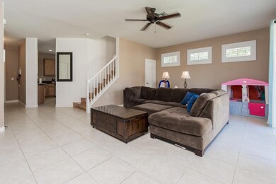 04_living-room2_8073 Murano Circle_Monte