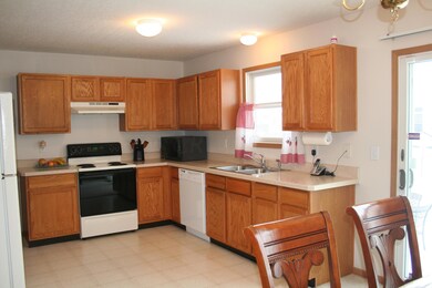 3345 McCutcheon Crossing - Kitchen
