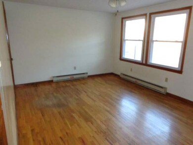 105 Long Hollow Road living room