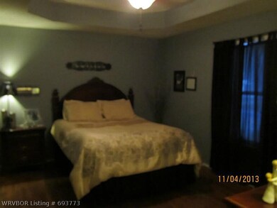Master Bedroom. DOUBLE TRAY IN MASTER