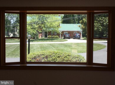 10729 Marlborough Rd, Fairfax, VA 22032 - photo 5