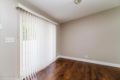 006-photo-dining-room-7937533