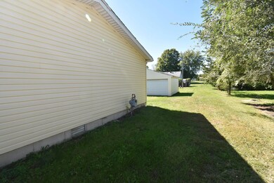 308 N Washington St, Boswell, IN 47921 - photo 3