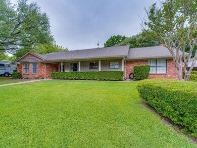 904 Highland Dr, Cleburne, TX 76033 - photo 2