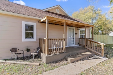 529 S Clay St, Marshfield, MO 65706 - photo 3