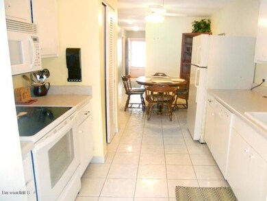 Kitchern & Dining Area