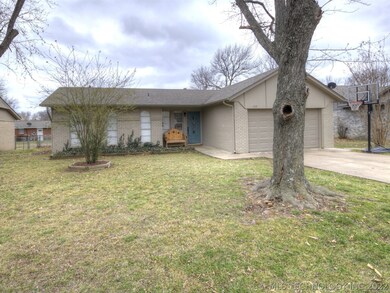 1117 W School Ct, Claremore, OK 74017 - photo 3