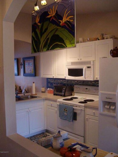 Kitchen to the right