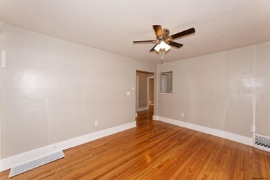 13 Knickerbocker Rd, Schenectady, NY 12302 - photo 7