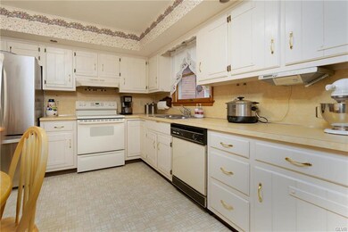 6220 Indian Creek Rd, Zionsville, PA 18092 - photo 4