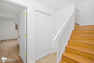 08-Stairs-Main Entry_SLS_-3992