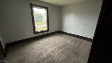 814 Lovett Place unit 2, Lorain, OH 44052 - photo 7