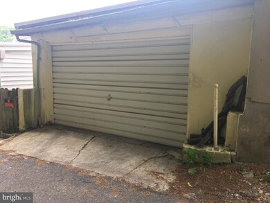 552 S 14th St, Reading, PA 19602 - photo 5