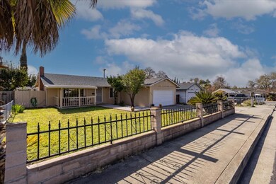 Lovely Home in an Easy Walkable Neighborhood with 