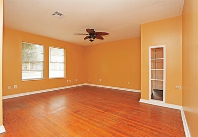 1002 W Sealy St, Alvin, TX 77511 - photo 5