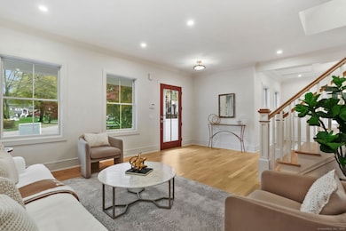 45 Robin Cir, Fairfield, CT 06824 - photo 4