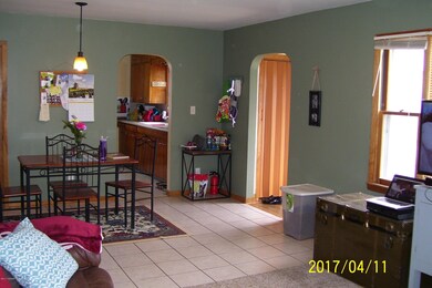 Living Room/Front Entry