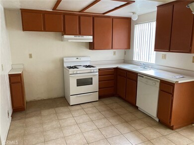 12194 Orchid Ln unit B, Moreno Valley, CA 92557 - photo 6