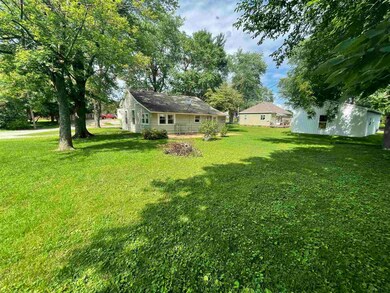 309 E Maple St, Attica, IN 47918 - photo 2