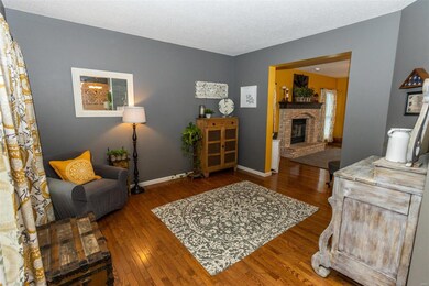 Den, looking from foyer