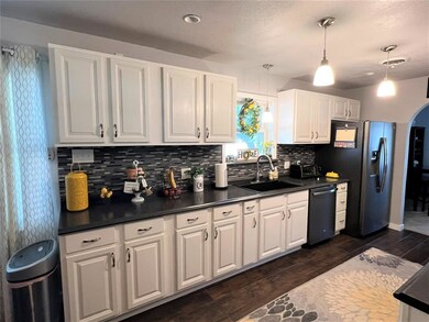 1803 College St, Gainesville, TX 76240 - photo 6