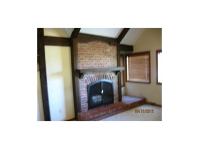 LARGE LIGHT GREAT ROOM WITH FIREPLACE.
