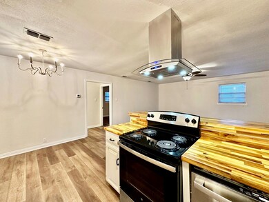 1512 E Tennie St, Gainesville, TX 76240 - photo 6