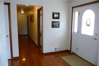Foyer - Crisp and clean leaded glass front door gr