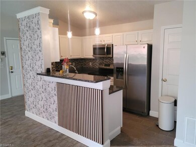 531 Ivy Glen Dr unit 531, Winston Salem, NC 27127 - photo 4