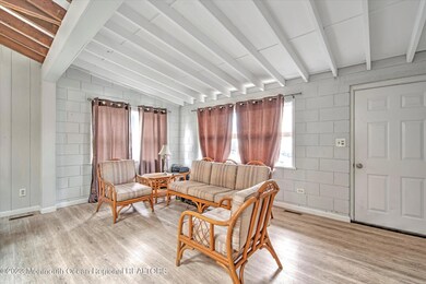 04-LIVING ROOM