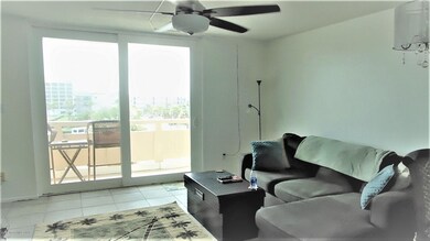 TT 503S -LivingDiningroom