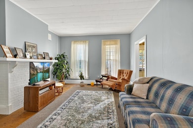 374 E Franklin St (3)