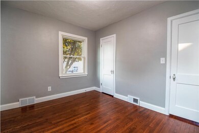 1320 W 35th St, Davenport, IA 52806 - photo 7