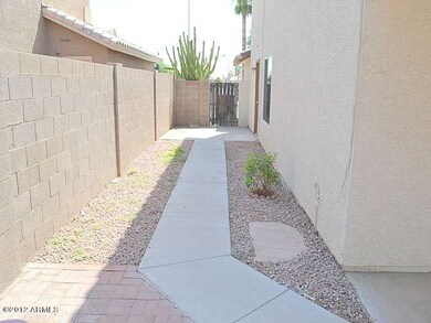 023-282484-side-yard-1