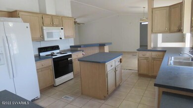 Spacious kitchen with Island