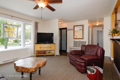 Nice big windows allow plenty of natural light in!