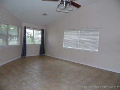 3117 Cardinal Dr, Ardmore, OK 73401 - photo 4