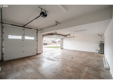 589 NE Evergreen Ave, Dallas, OR 97338 - photo 4