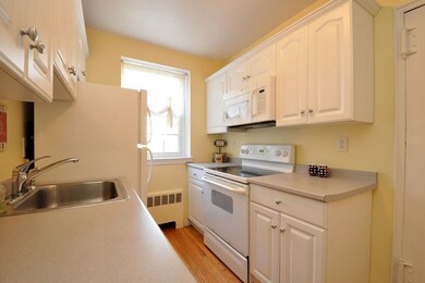 31 1/2 Englewood Ave unit 3, Brookline, MA 02445 - photo 5