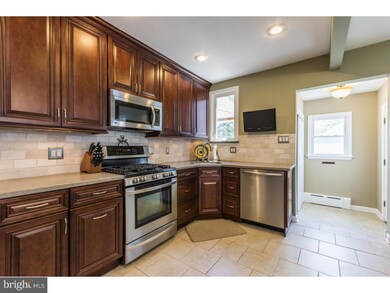 127 N Llanwellyn Ave, Glenolden, PA 19036 - photo 6