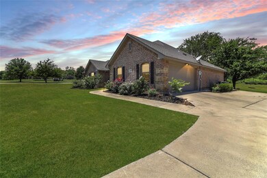 189 Lost Oak Dr, Azle, TX 76020 - photo 2