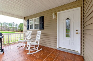 3967 Meadow Ridge Ct, Asheboro, NC 27205 - photo 2