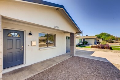 8237 E Crestwood Way-large-003-003-Exter