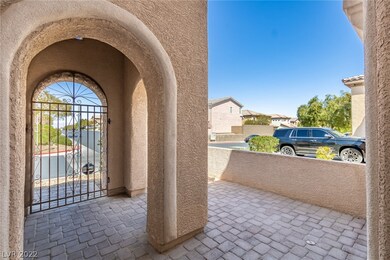 Unique Courtyard Home