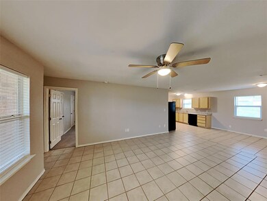 204 Dean Ct, Granbury, TX 76049 - photo 4