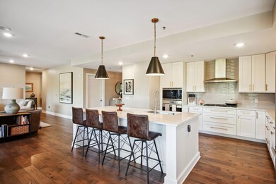 8-web-or-mls-105-n-riverview-st-unit-215