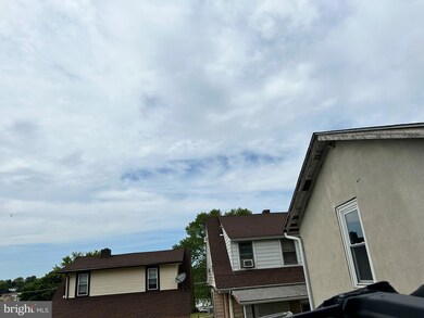 992 Upland Ave, Reading, PA 19607 - photo 2